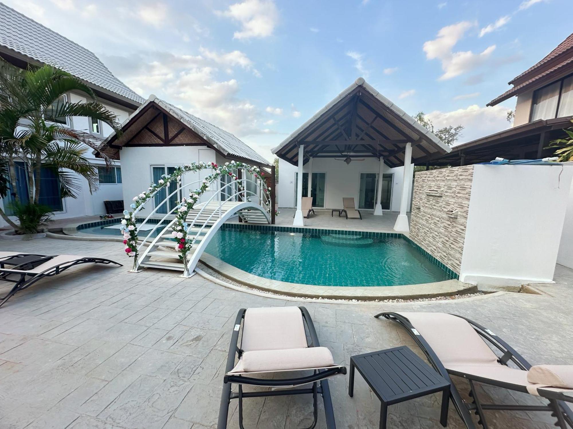 Pheonix Golf Pool Ban Huai Yai