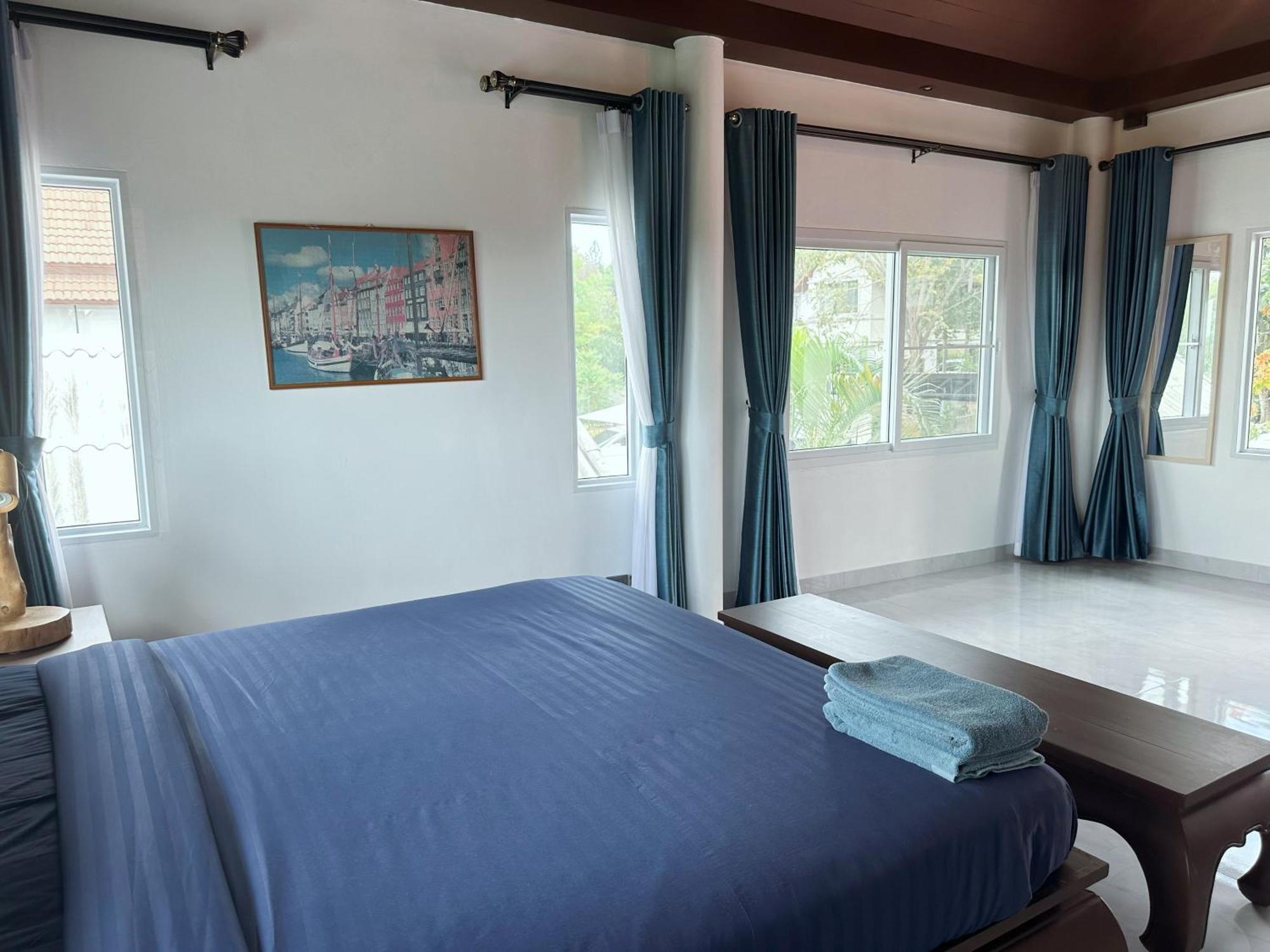 Pheonix Golf Pool Villa